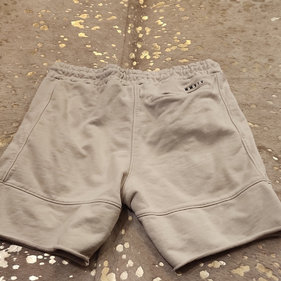 YoungLA Cream Athletic Shorts with Mid-Length Design - Picture 4 of 5